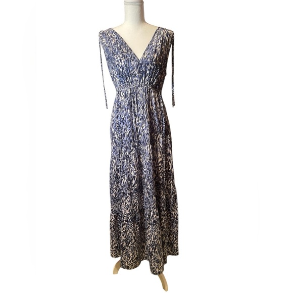 Maggy London Dresses & Skirts - MAGGY LONDON, Elegant Blue Patterned Maxi Dress